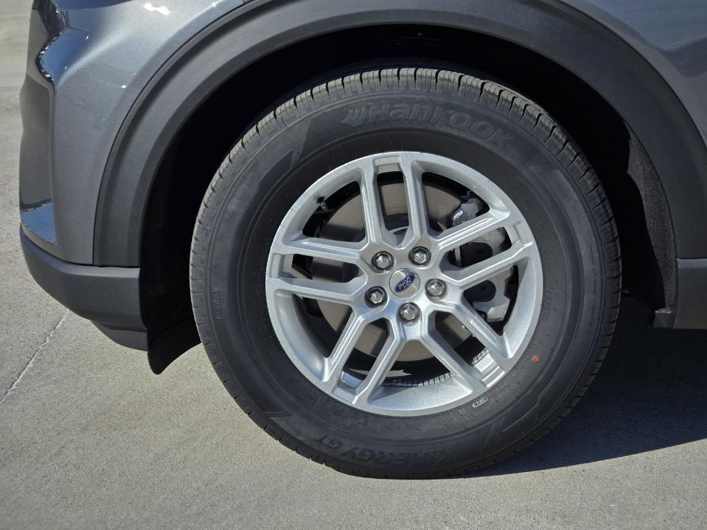 new 2025 Ford Explorer car, priced at $39,802