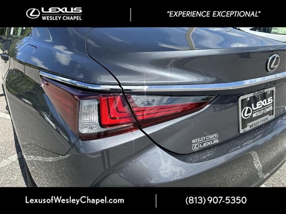 new 2025 Lexus ES 350 car, priced at $45,673