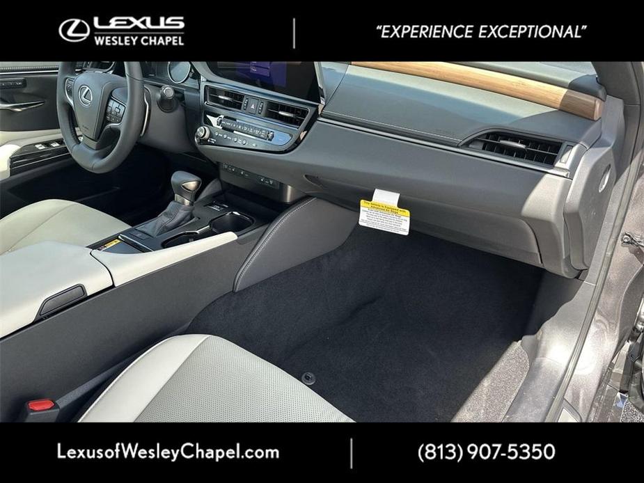 new 2025 Lexus ES 350 car, priced at $45,673