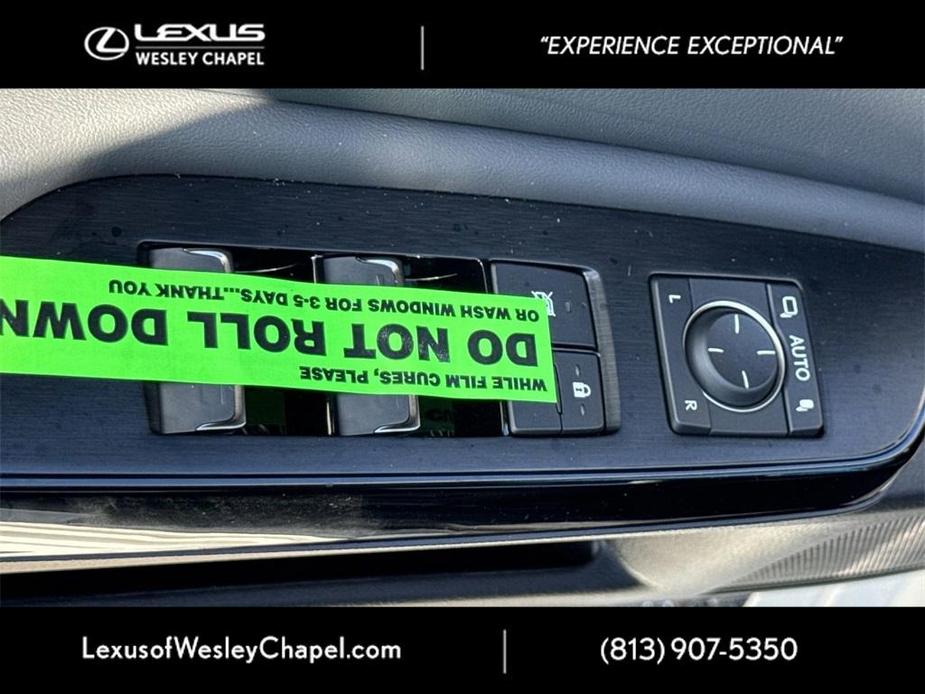 new 2025 Lexus ES 300h car, priced at $50,805