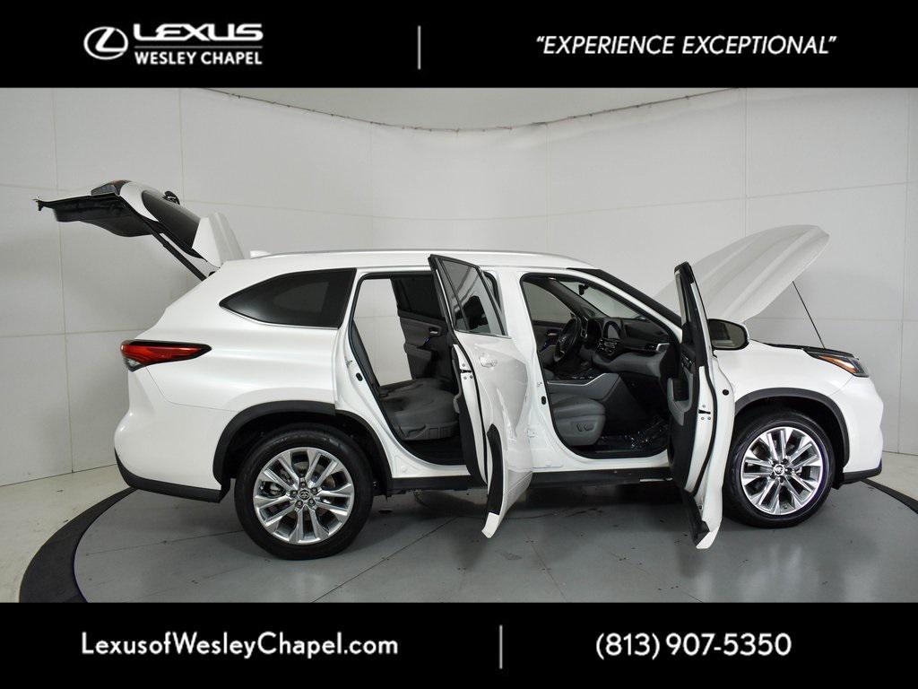 used 2021 Toyota Highlander car, priced at $29,990
