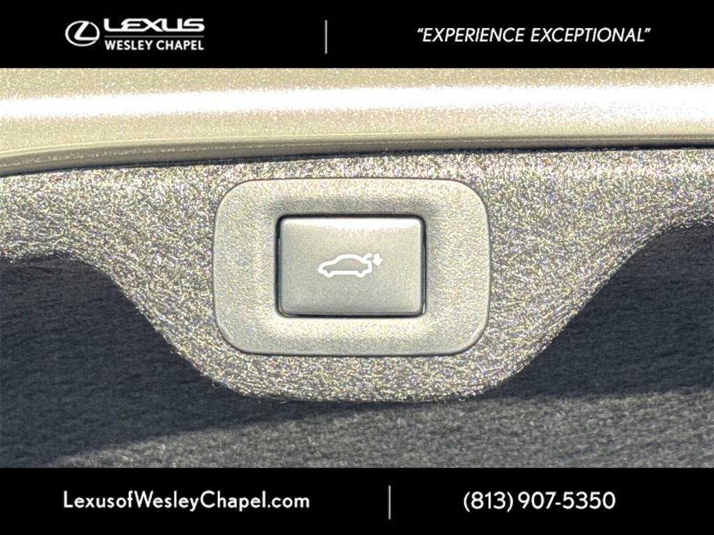 new 2025 Lexus ES 350 car, priced at $47,730