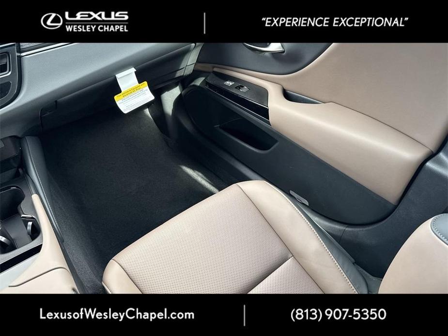 new 2025 Lexus ES 300h car, priced at $50,890