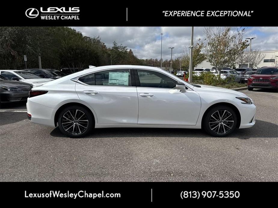 new 2025 Lexus ES 300h car, priced at $50,890