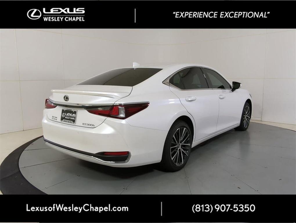new 2025 Lexus ES 300h car, priced at $51,460