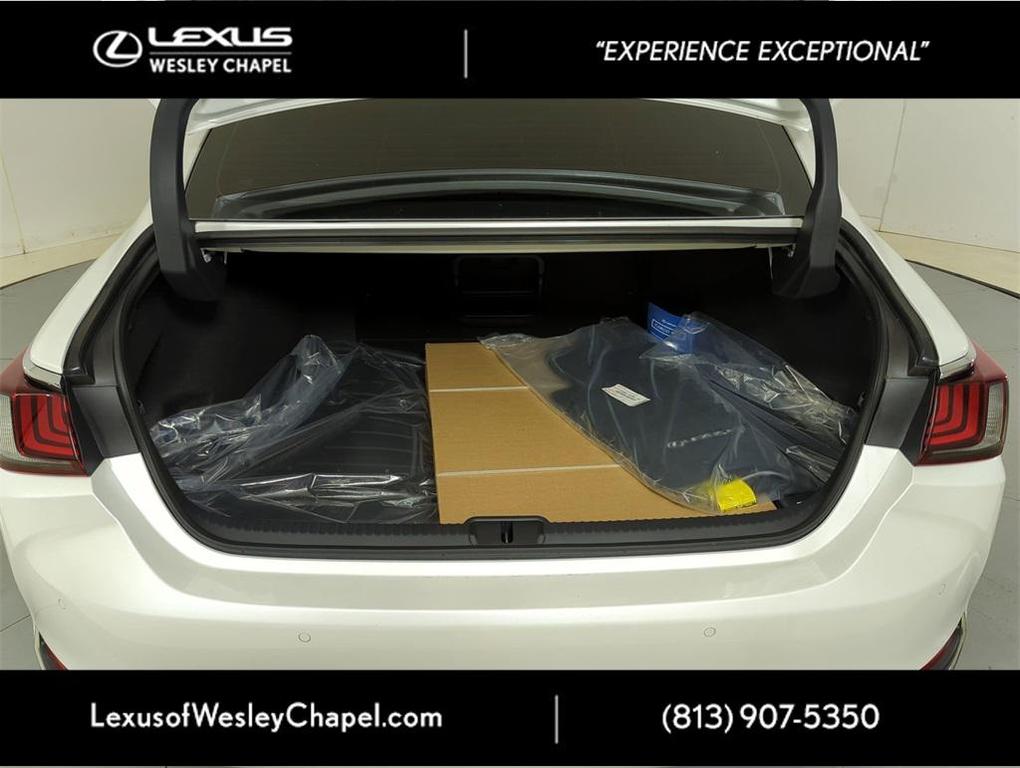 new 2025 Lexus ES 300h car, priced at $51,460