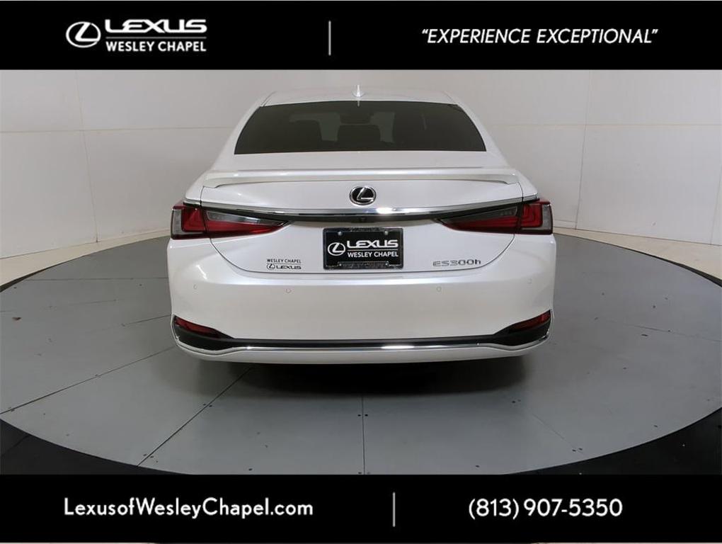 new 2025 Lexus ES 300h car, priced at $51,460