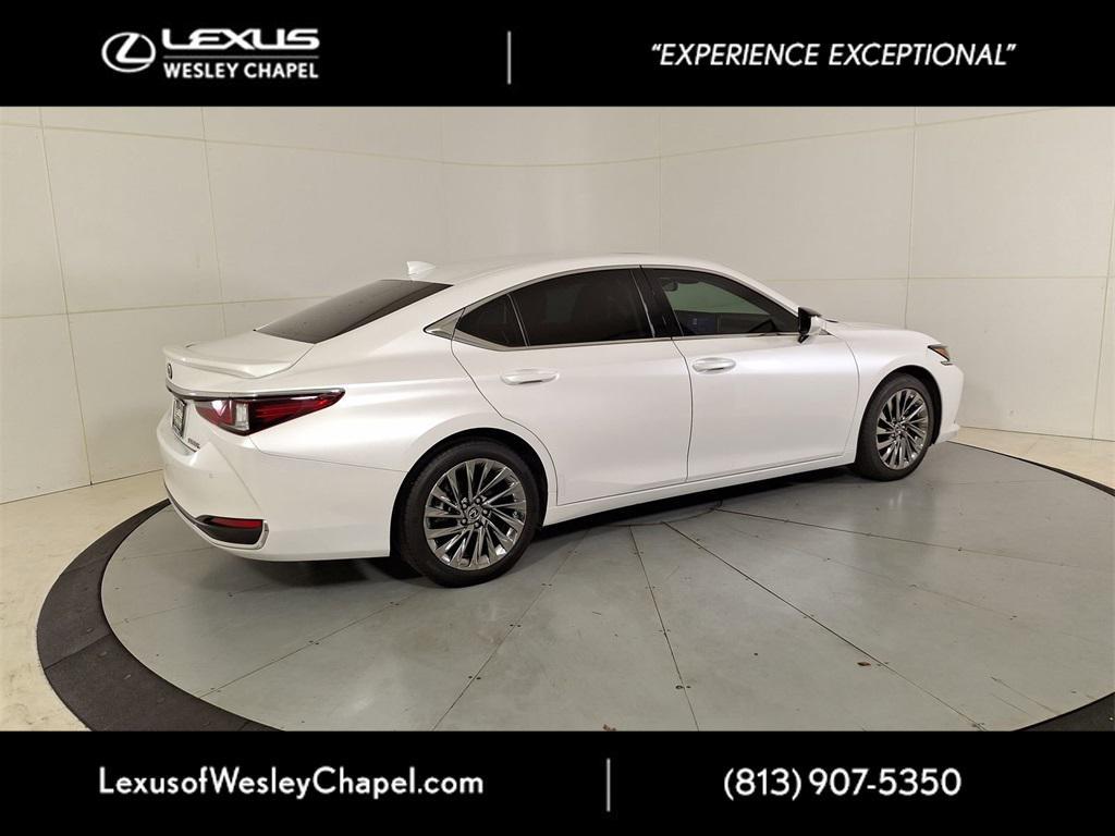 used 2024 Lexus ES 300h car, priced at $46,990
