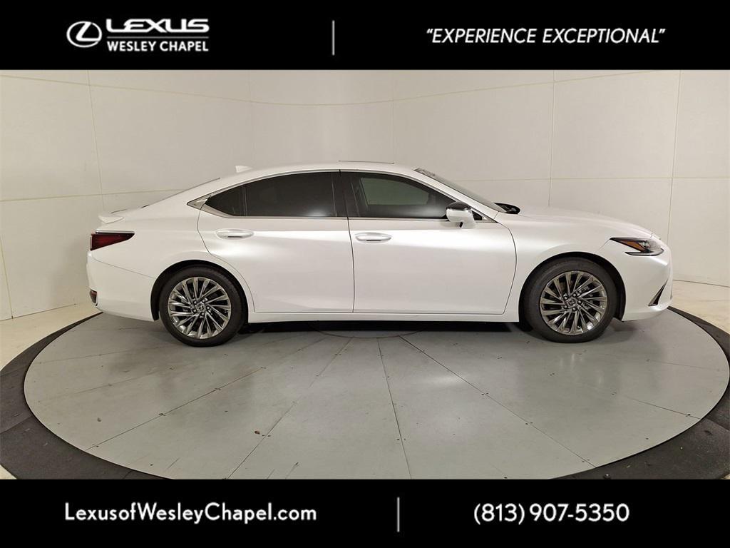 used 2024 Lexus ES 300h car, priced at $46,990