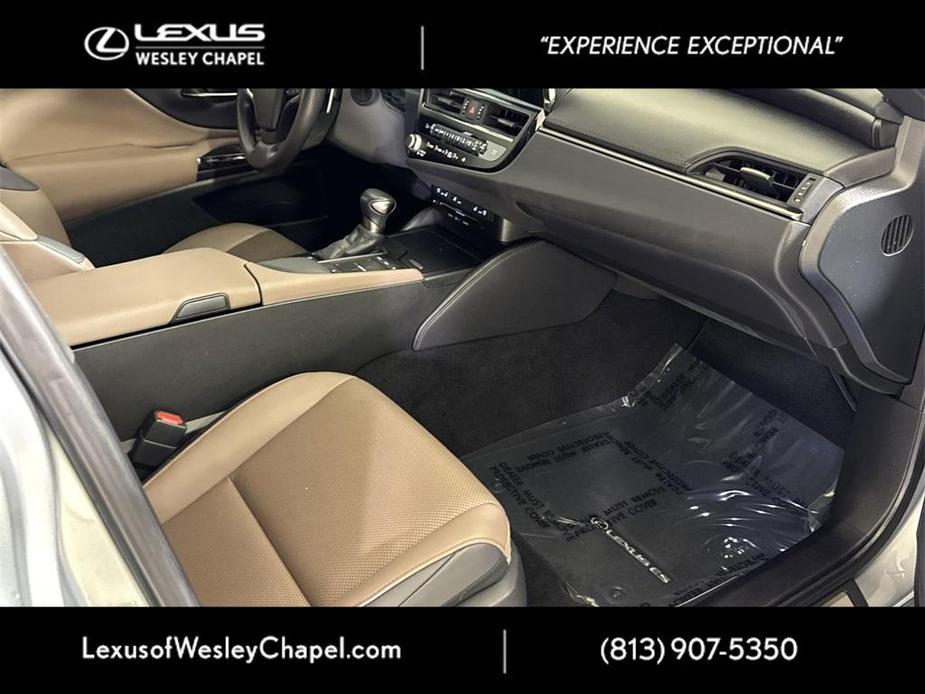 used 2022 Lexus ES 300h car, priced at $39,900