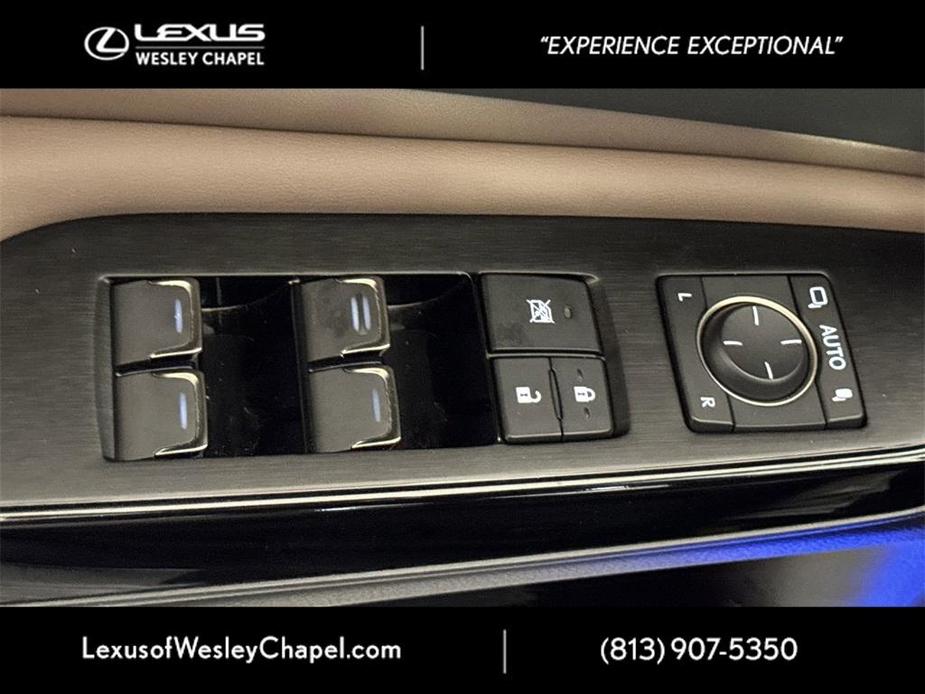 used 2022 Lexus ES 300h car, priced at $39,900