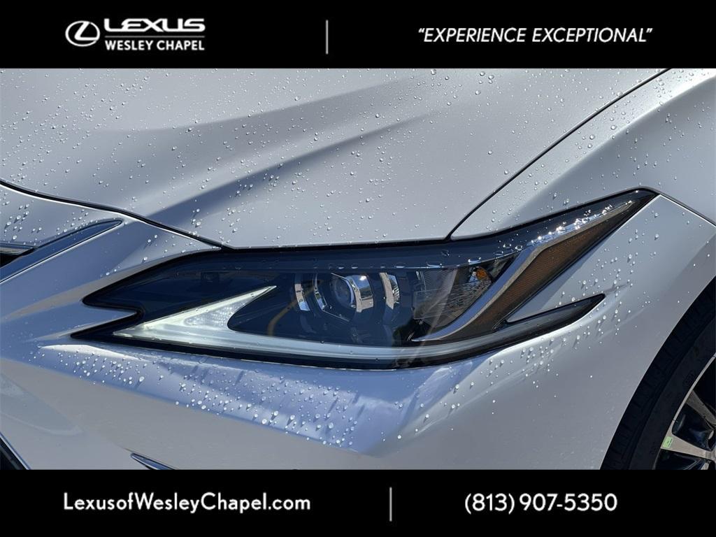 new 2025 Lexus ES 300h car, priced at $50,805