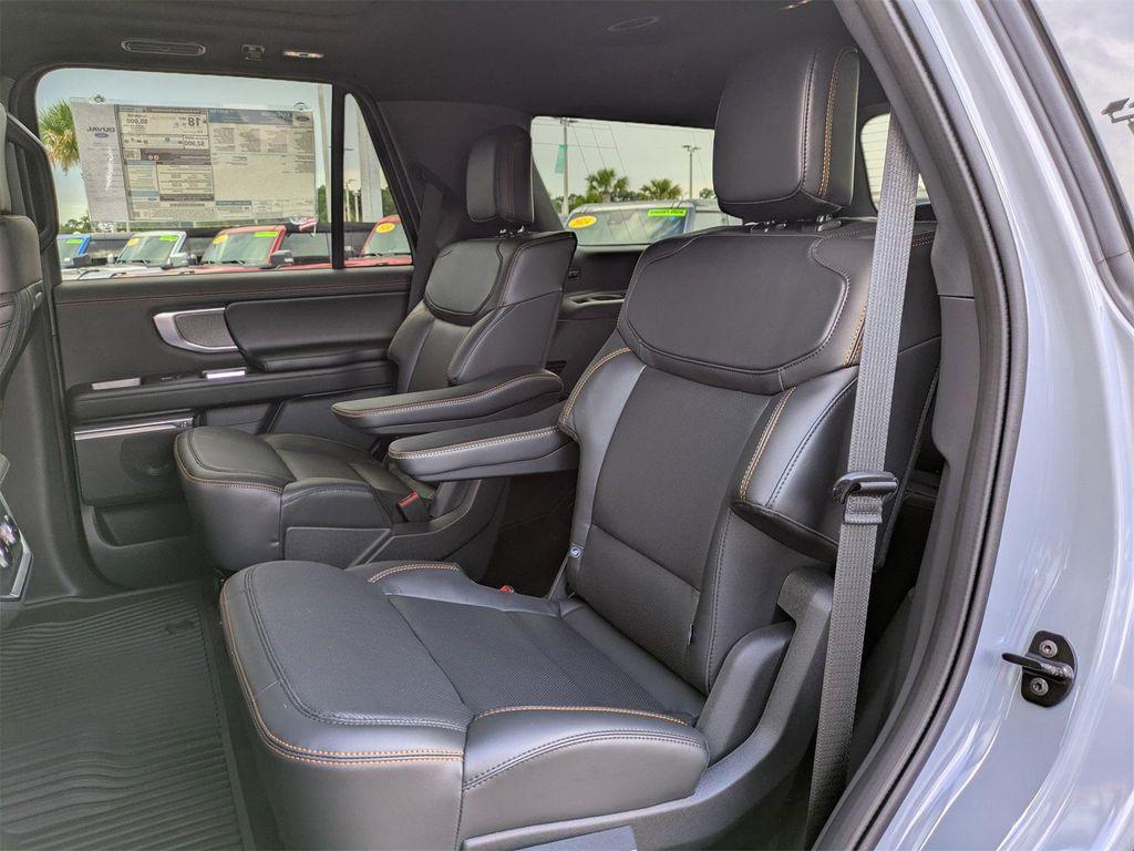 new 2025 Ford Expedition car, priced at $84,020