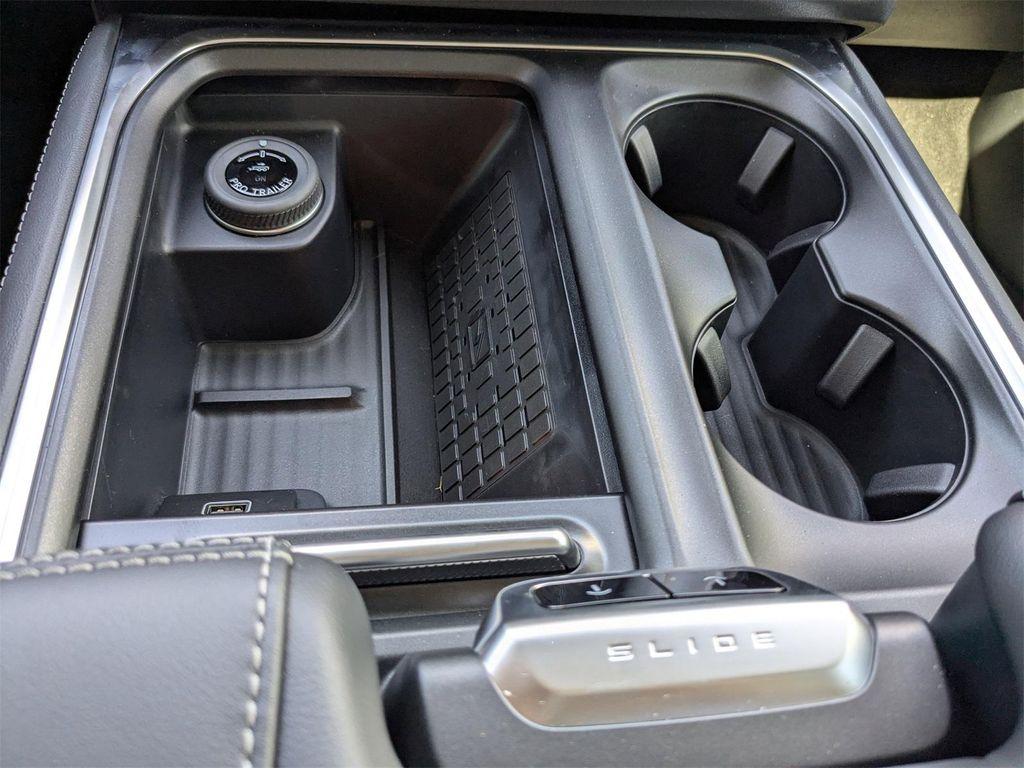 new 2025 Ford Expedition car, priced at $81,025