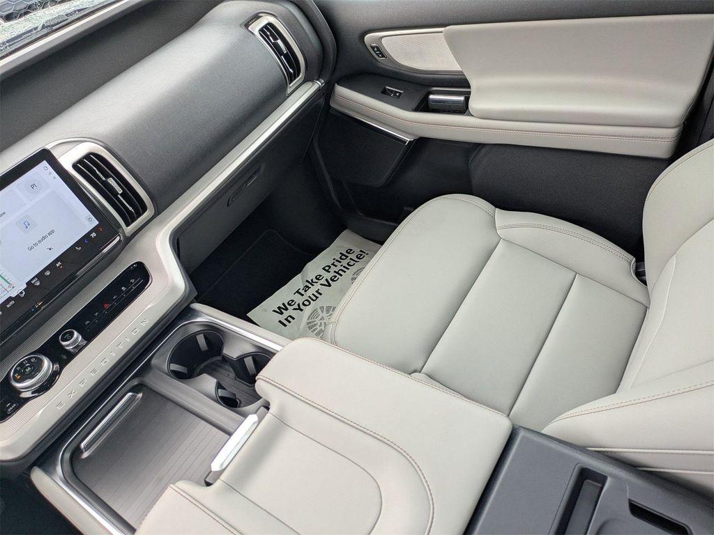 new 2025 Ford Expedition car, priced at $71,730