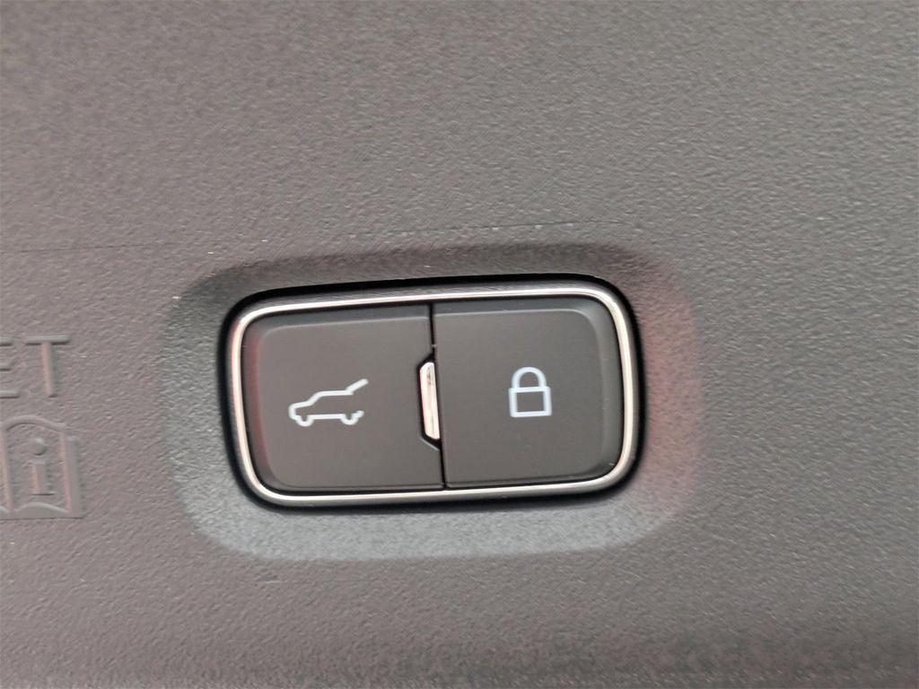 new 2025 Ford Expedition car, priced at $71,730