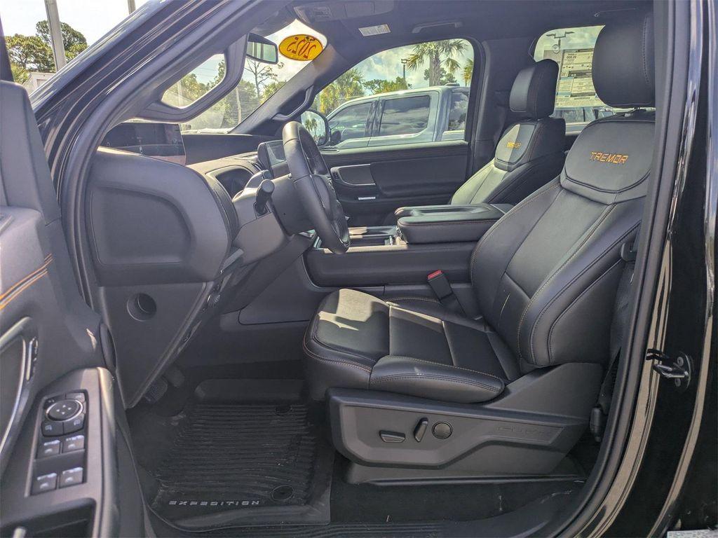 new 2025 Ford Expedition car, priced at $80,025