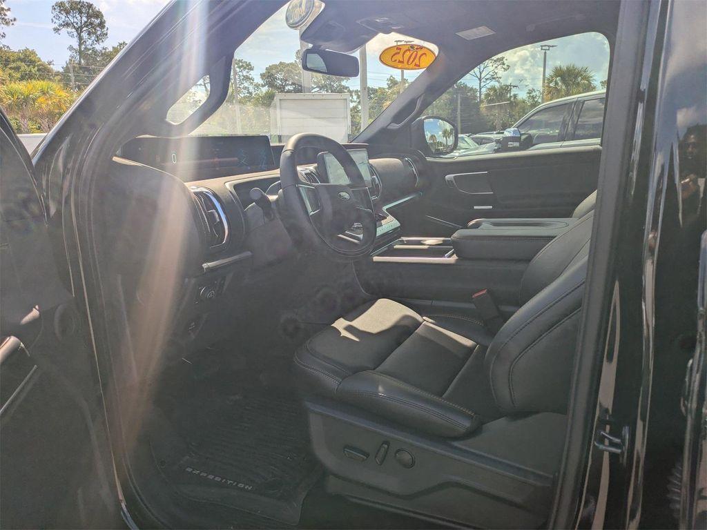 new 2025 Ford Expedition car, priced at $80,025