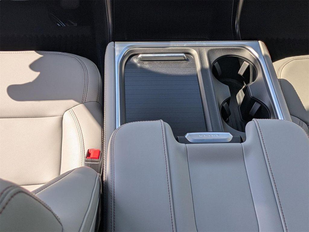 new 2025 Ford Expedition car, priced at $69,385