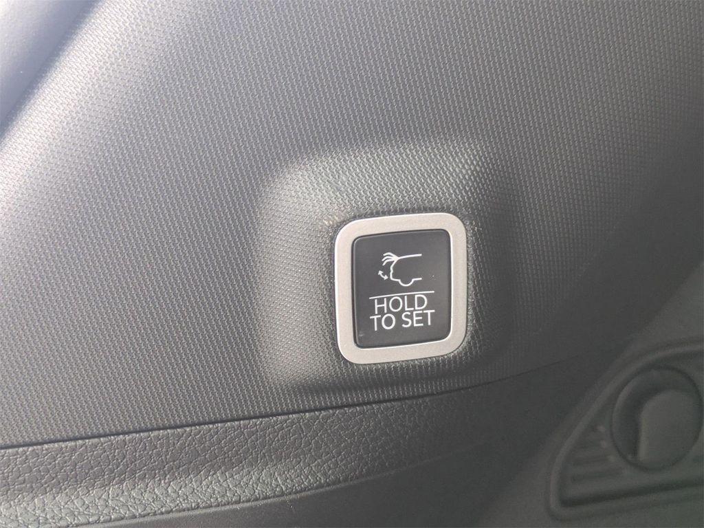 used 2023 Jeep Grand Cherokee car, priced at $34,275