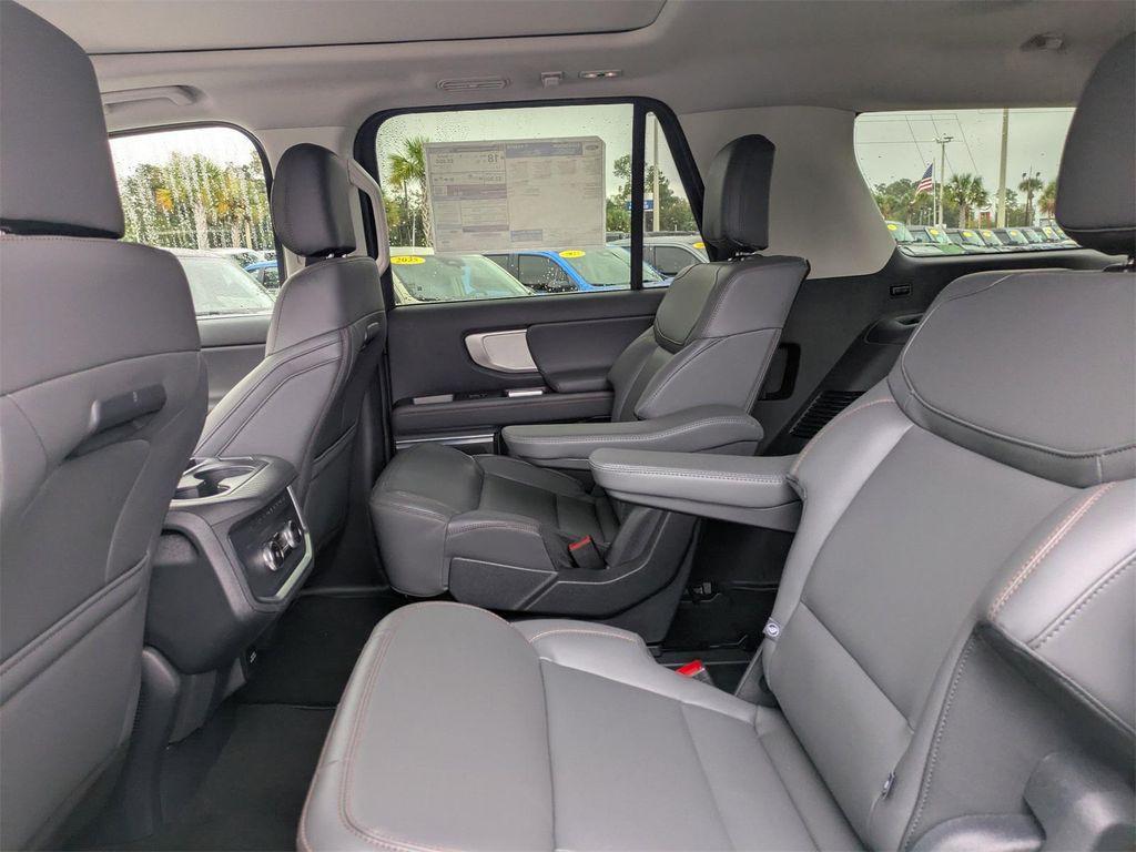 new 2025 Ford Expedition car, priced at $72,725