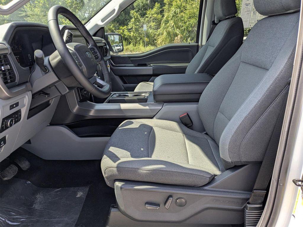 new 2025 Ford F-150 car, priced at $52,620