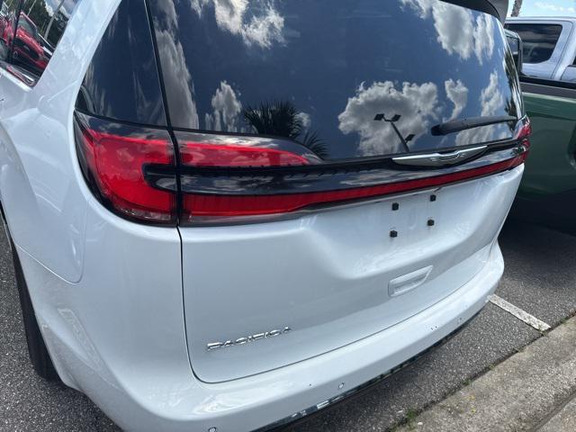 used 2023 Chrysler Pacifica car