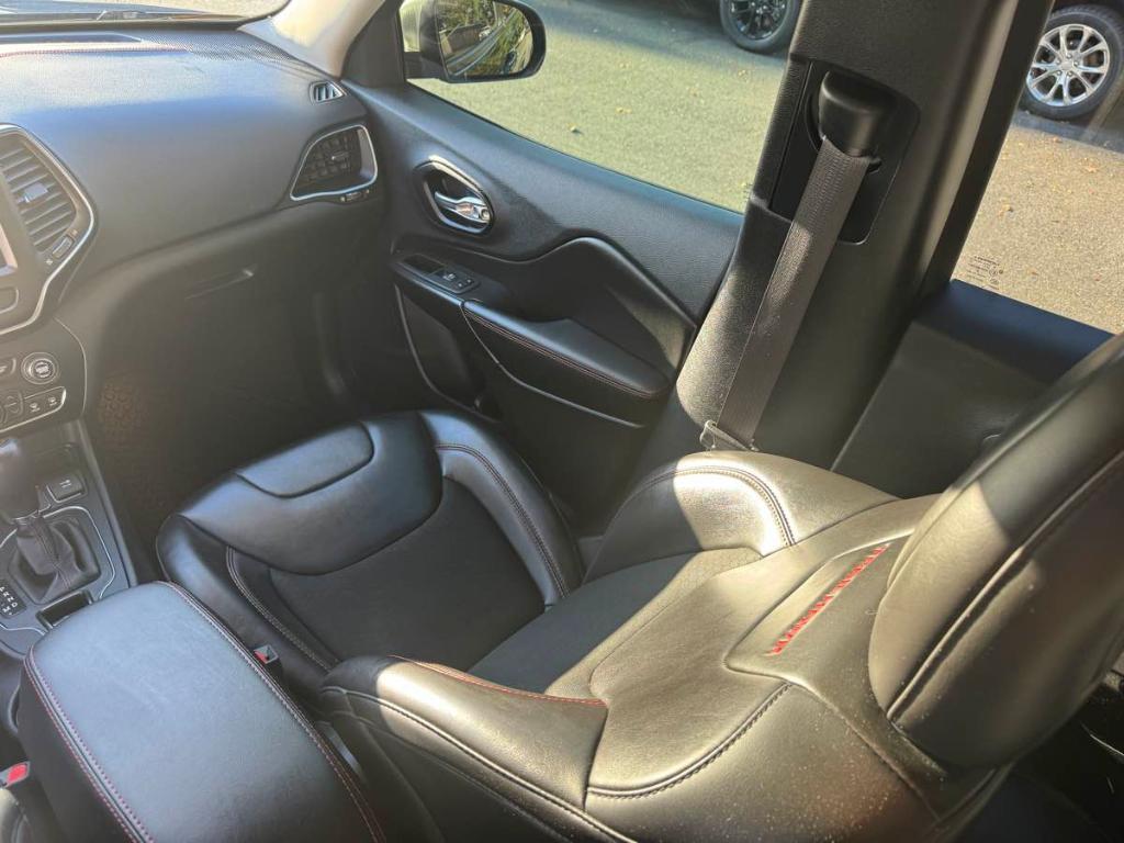 used 2020 Jeep Cherokee car, priced at $25,900