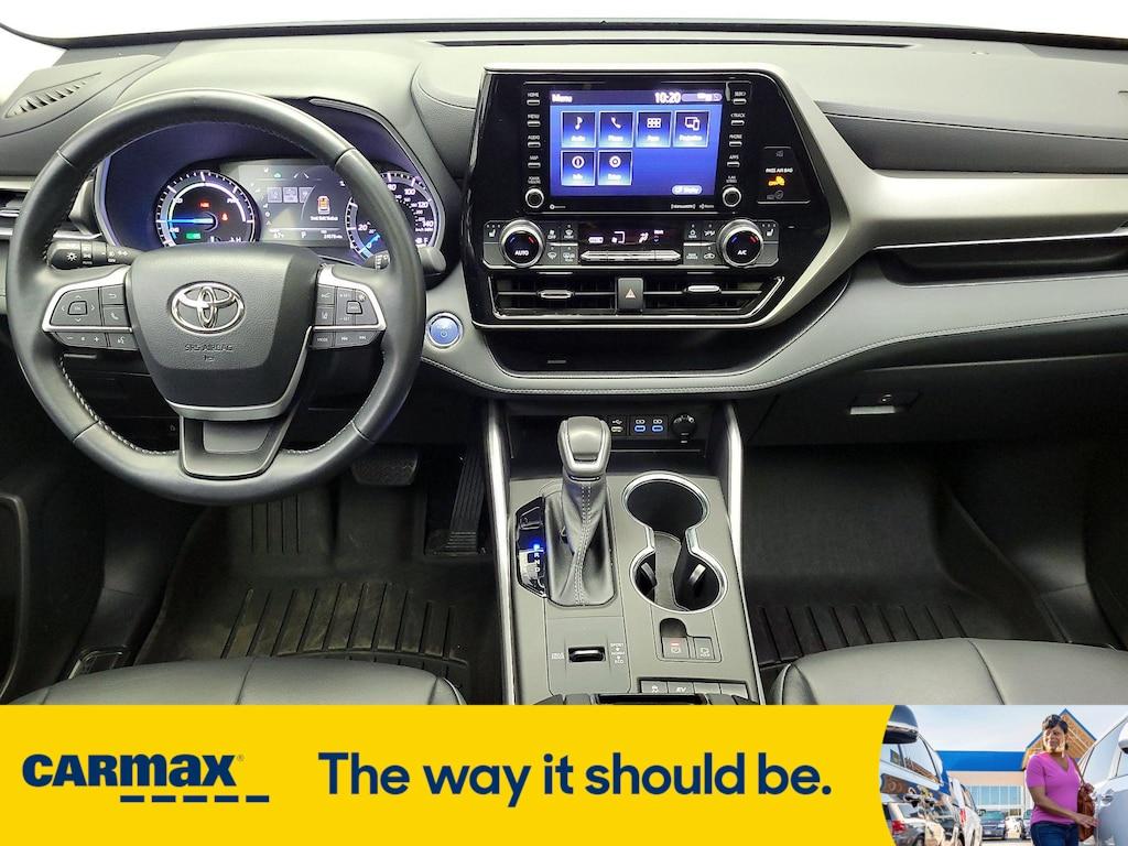 used 2022 Toyota Highlander Hybrid car, priced at $43,998