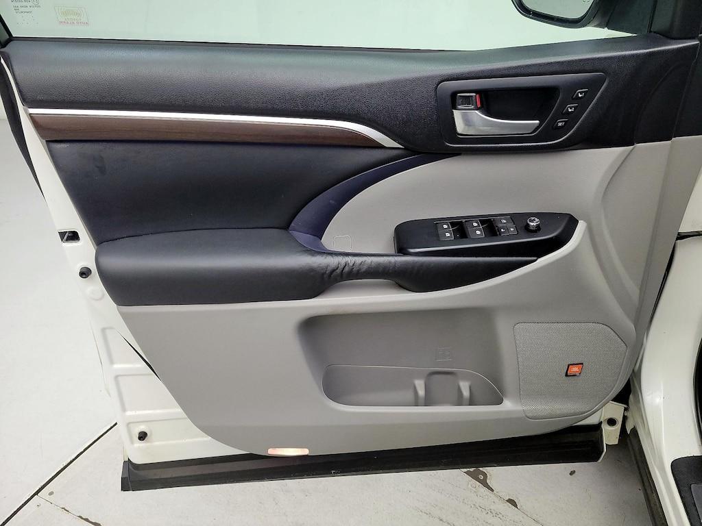 used 2015 Toyota Highlander car, priced at $23,998