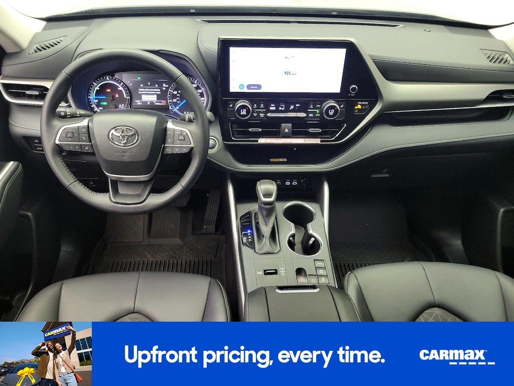 used 2025 Toyota Highlander Hybrid car, priced at $51,998