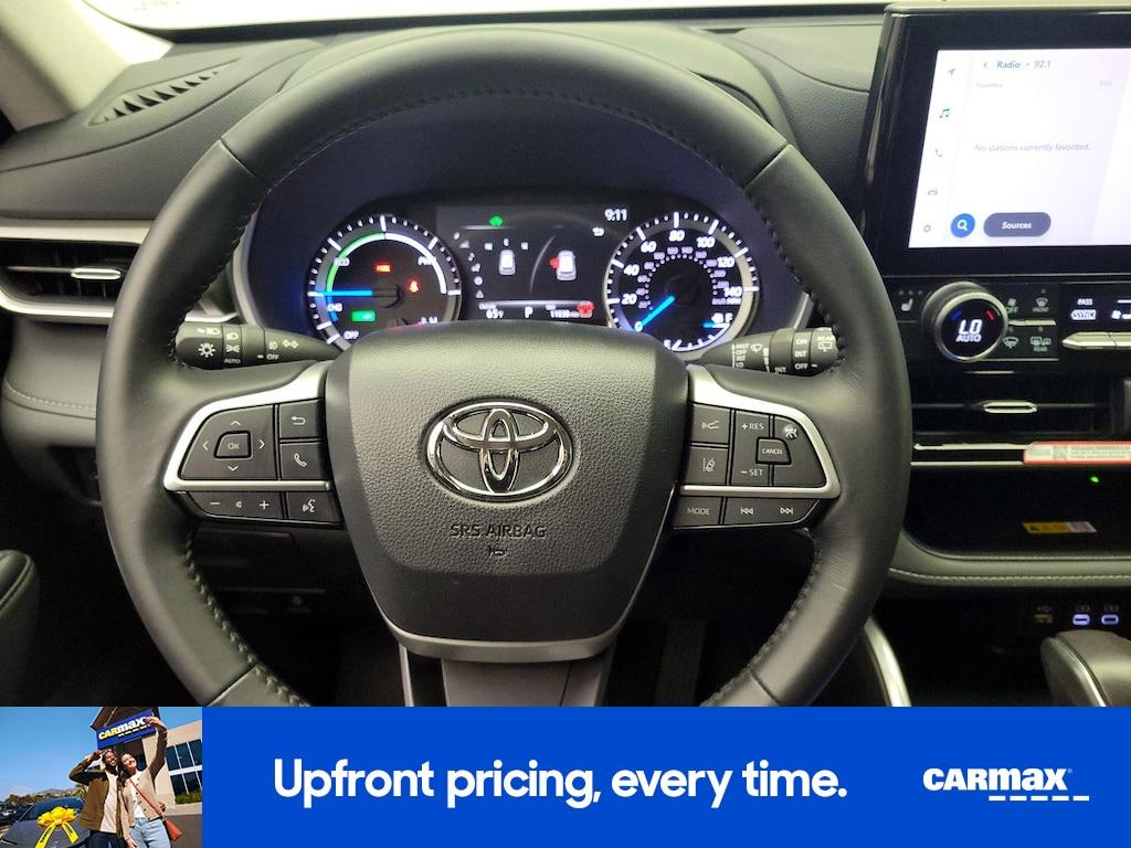 used 2025 Toyota Highlander Hybrid car, priced at $51,998