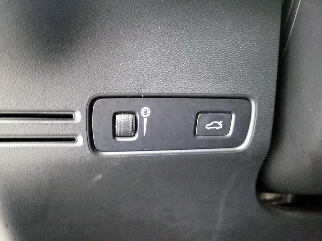 used 2022 Volvo XC40 car, priced at $25,998