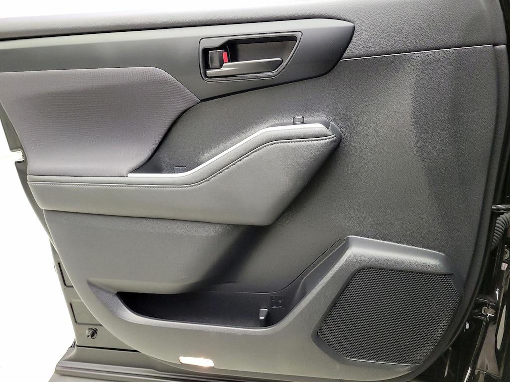 used 2023 Toyota Highlander car, priced at $34,998