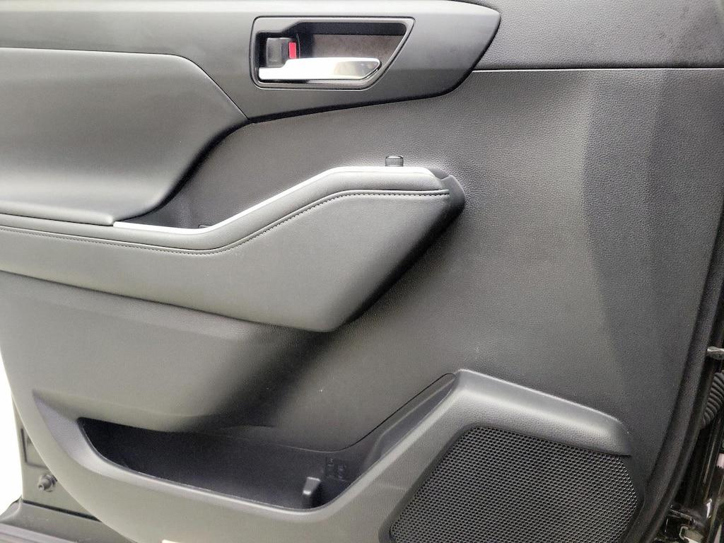used 2021 Toyota Highlander Hybrid car, priced at $38,998