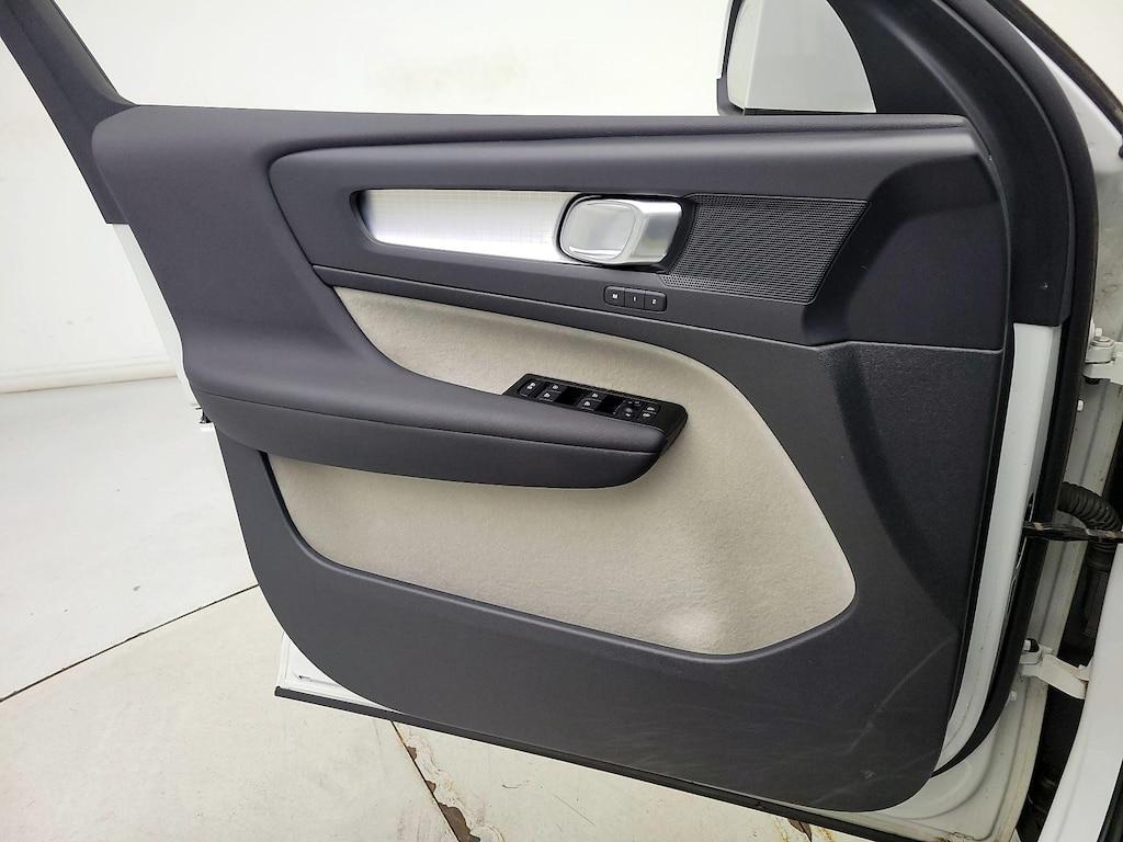 used 2021 Volvo XC40 car, priced at $32,998