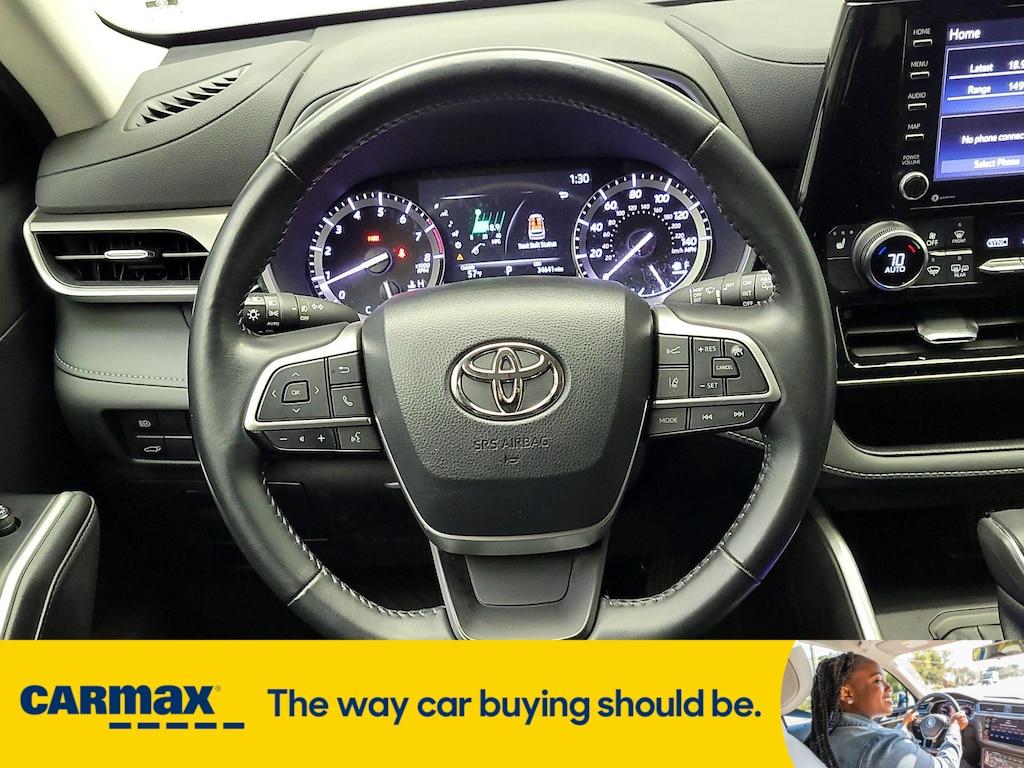 used 2022 Toyota Highlander car, priced at $36,998