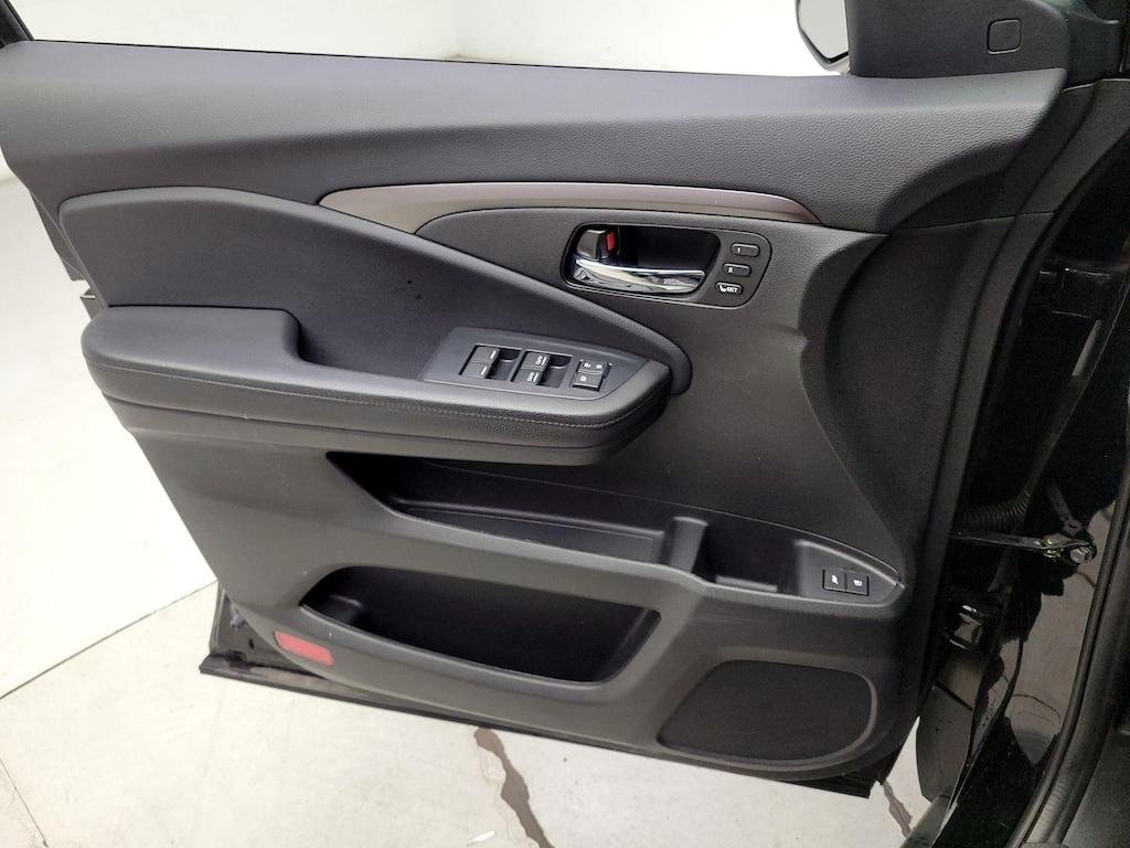 used 2022 Honda Pilot car, priced at $34,998