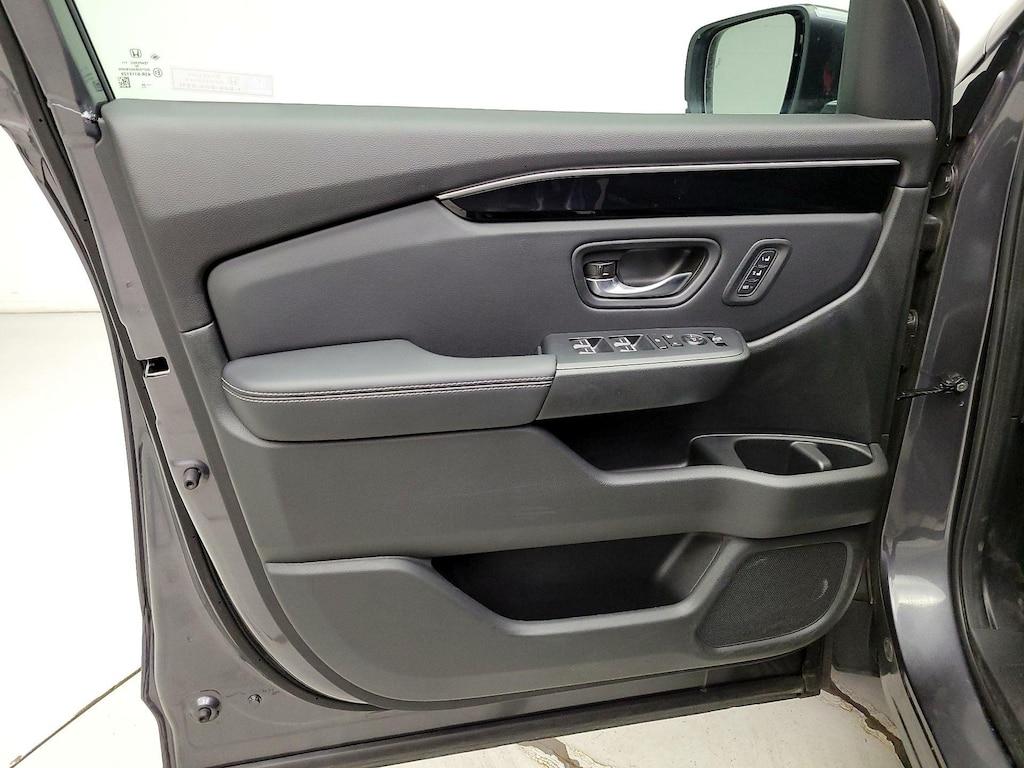 used 2025 Honda Pilot car, priced at $39,998