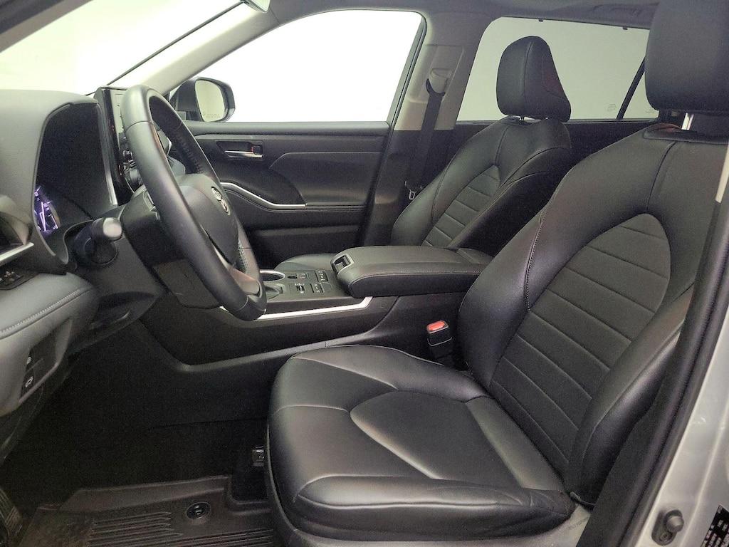 used 2022 Toyota Highlander car, priced at $37,998