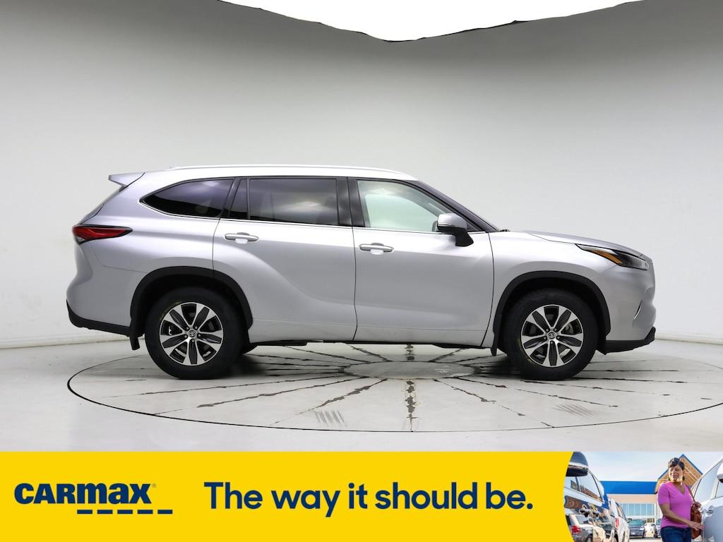 used 2022 Toyota Highlander car, priced at $37,998