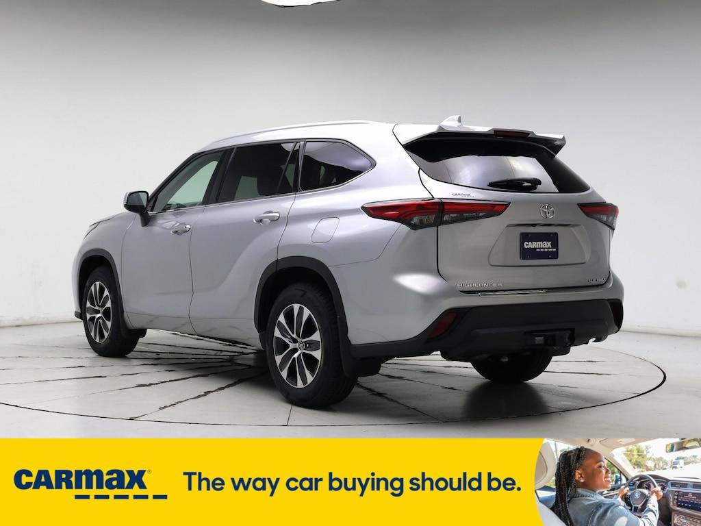 used 2022 Toyota Highlander car, priced at $37,998