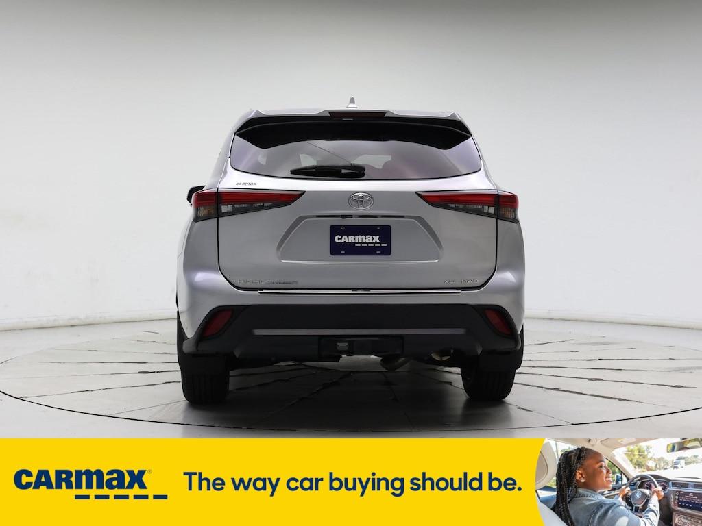 used 2022 Toyota Highlander car, priced at $37,998