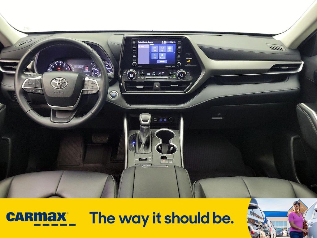 used 2022 Toyota Highlander car, priced at $37,998