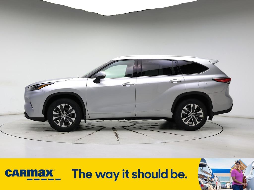used 2022 Toyota Highlander car, priced at $37,998
