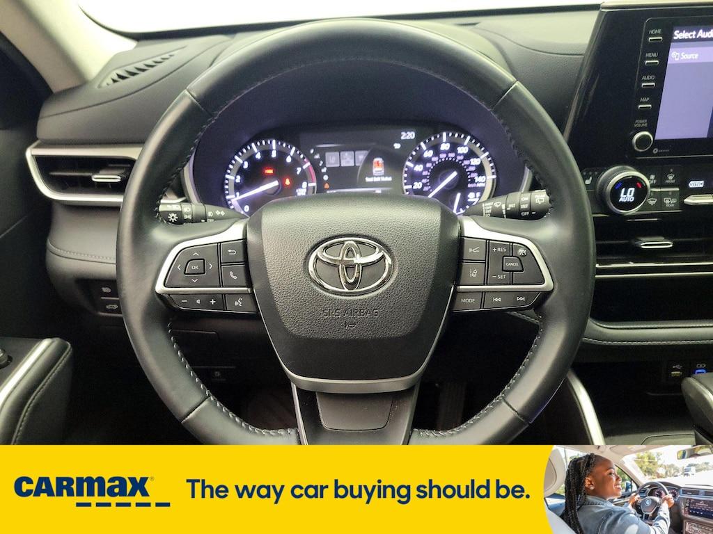 used 2022 Toyota Highlander car, priced at $37,998
