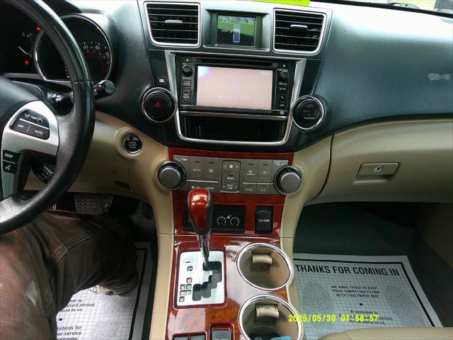 used 2013 Toyota Highlander car, priced at $12,900