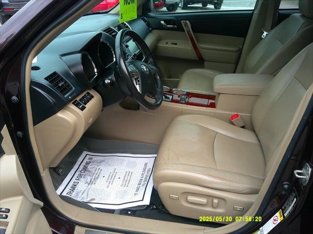 used 2013 Toyota Highlander car, priced at $12,900
