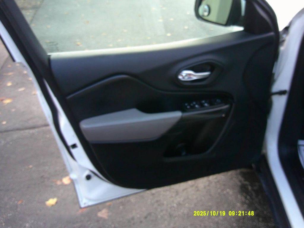 used 2014 Jeep Cherokee car, priced at $6,900