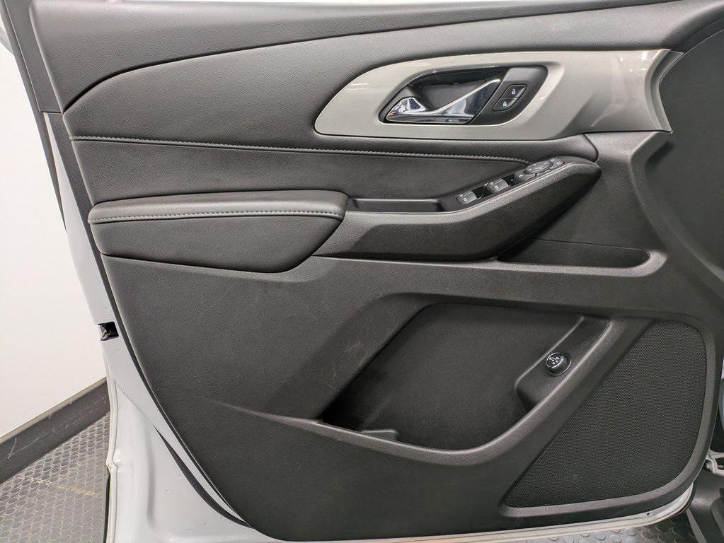 used 2023 Chevrolet Traverse car, priced at $25,166